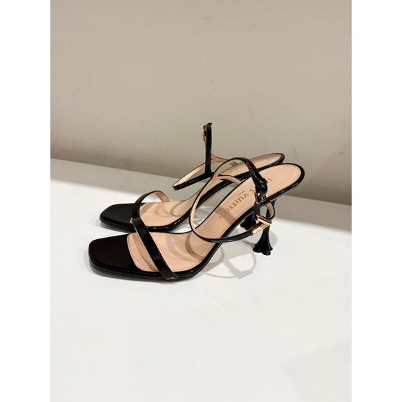 Louis Vuitton Patent Leather Blossom Sandals with Flower-Shaped Heel Black EU 39 - Picture 4 of 9